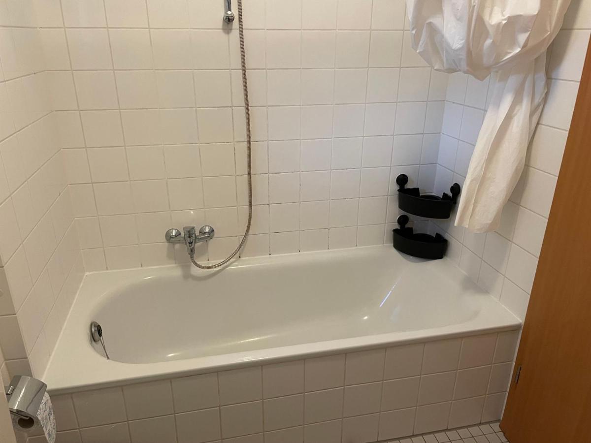 Ferienwohnung Mit 2 Zimmer, Kueche, Bad, In ザールブリュッケン エクステリア 写真